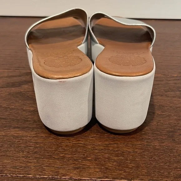 Vince Camuto Women’s Silver Platform Slides Size 10 - Picture 5 of 9